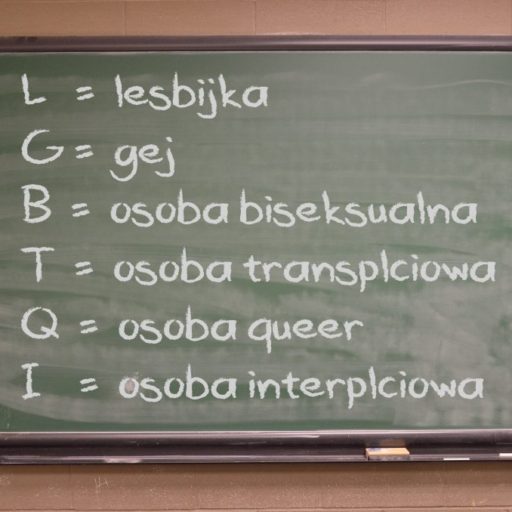 tęczowy piątek lgbt lgbtq queer lesbijki geje szkoła parada miłości